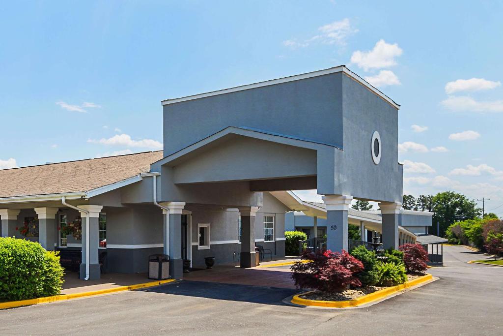 Quality Inn & Suites Greenville - Haywood Mall Main image 1